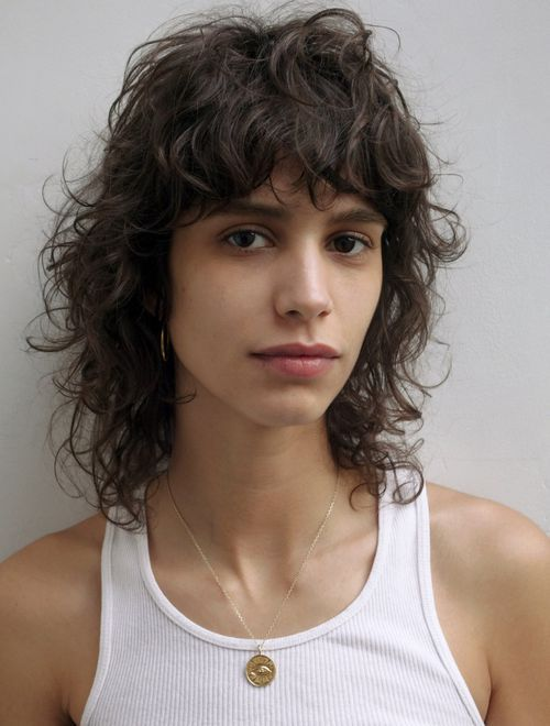¿Tienes el pelo rizado? Estos cinco cortes de cabello son perfectos para ti 13 image 138