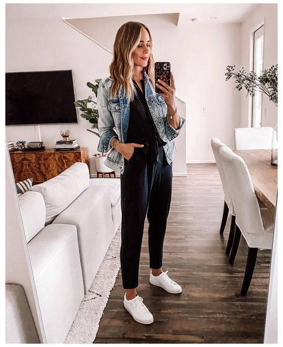 Looks infalibles para lucir espectacular los días de lluvia 17 jumpsuits negros con tenis 3