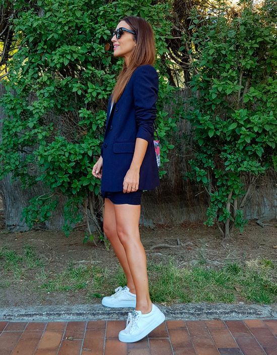 outfits con blazer azul marino para sentirte confiada en la oficina 27