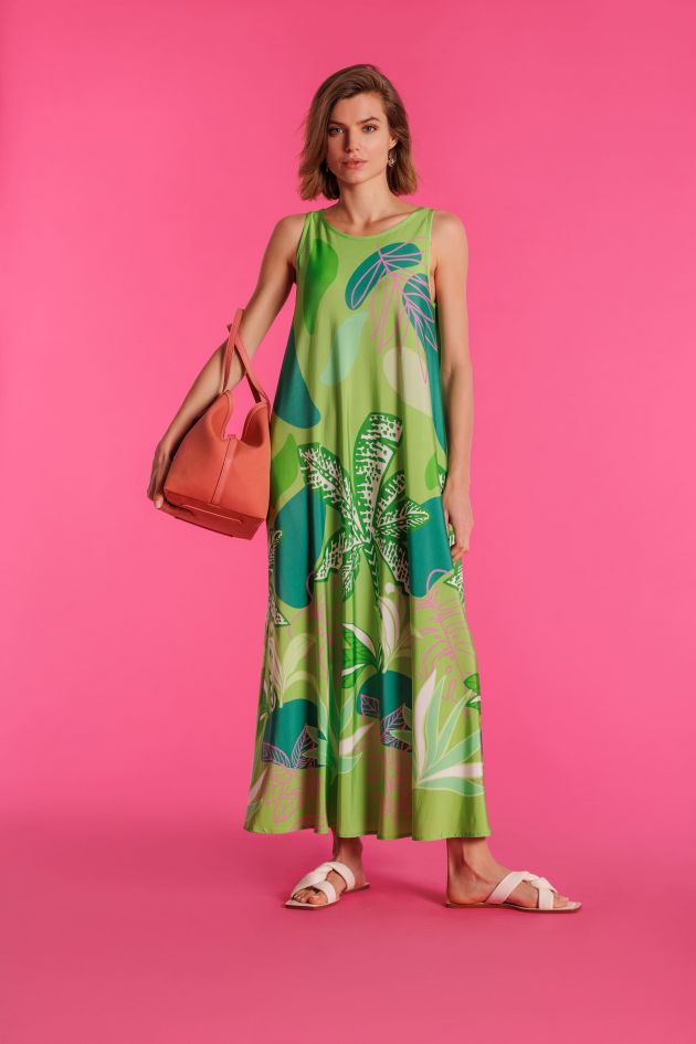 Looks infalibles para estar a la moda este otoño 12 Vestido verde con estampado tropical