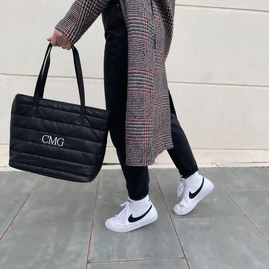 Artículos esenciales que debes llevar en tu bolso o cartera si eres estudiante universitaria 3 Estudiante