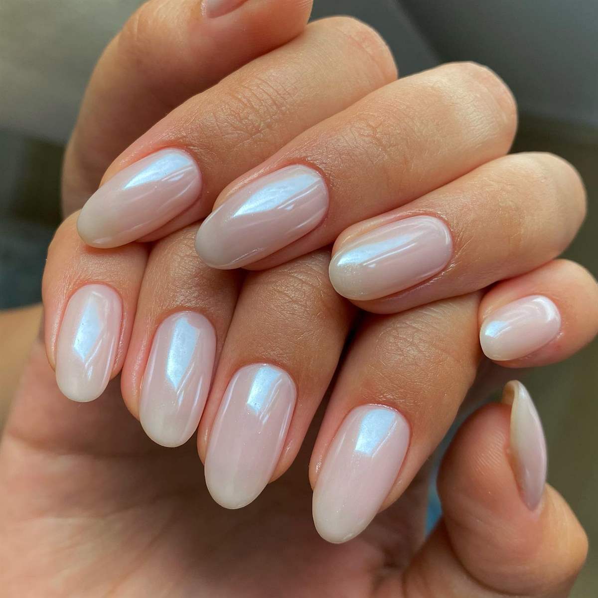 Ideas para llevar el lujo silencioso a tus uñas 9 manicura