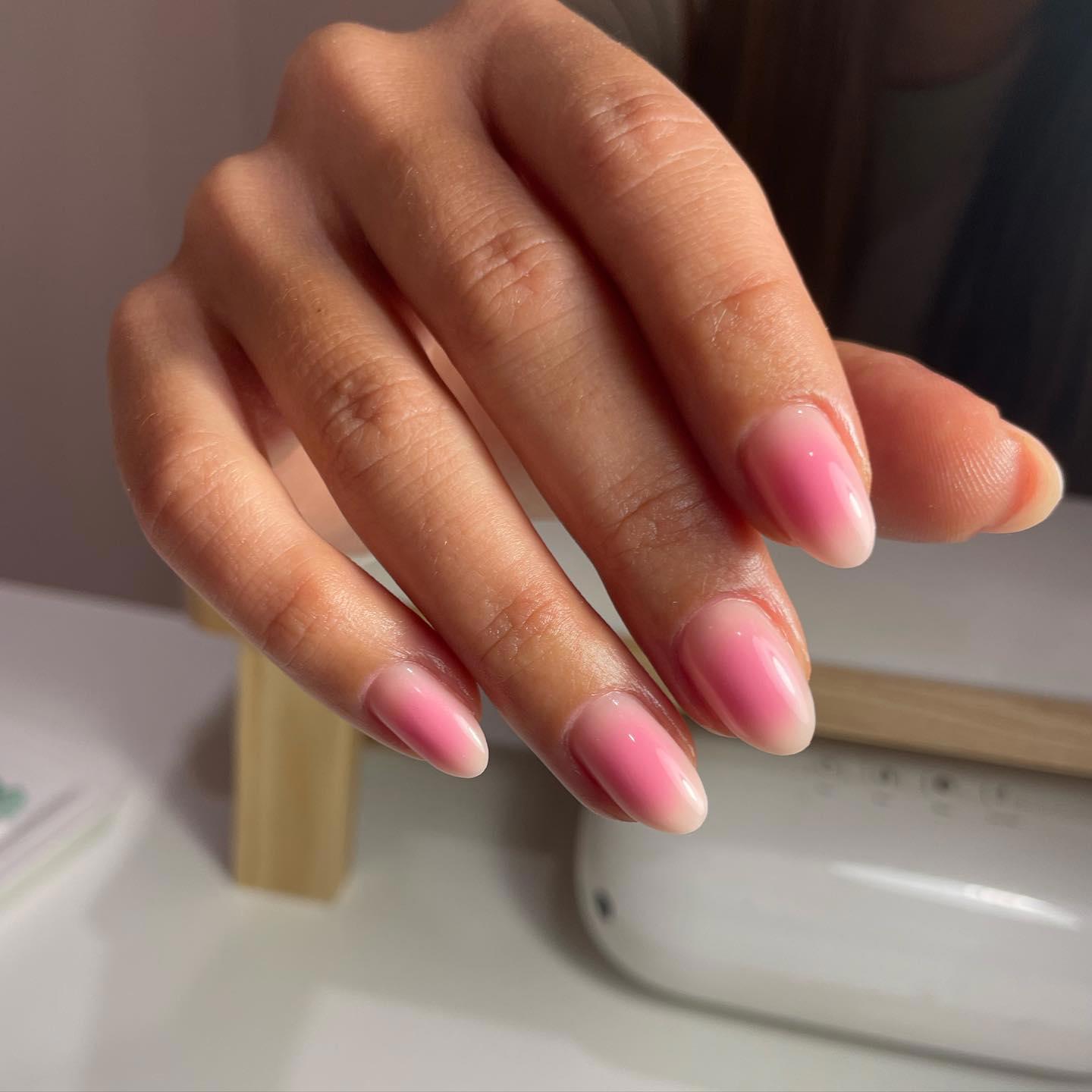 Ideas para llevar el lujo silencioso a tus uñas 10 unas otono 2023 blushing