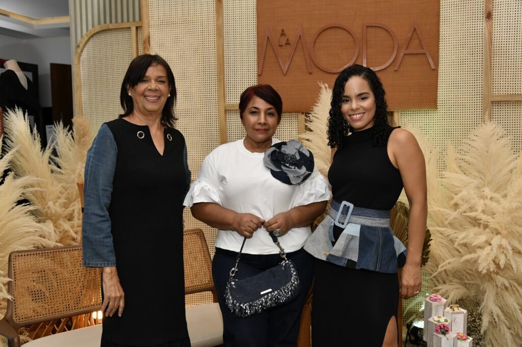 Luz Divina Escoto Gina Collado y Midred Veras