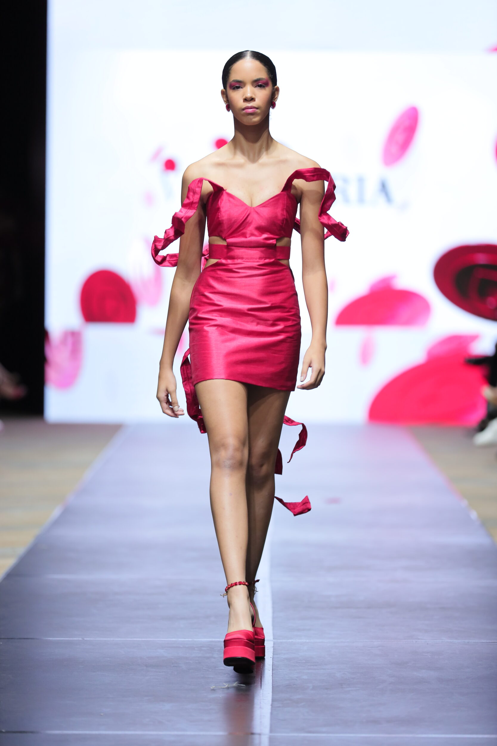 El Caribe opulento y futurista en color carmesí de Vangloría en su colección “Avantgard” 1 RDFW 2023 Vangloria 10