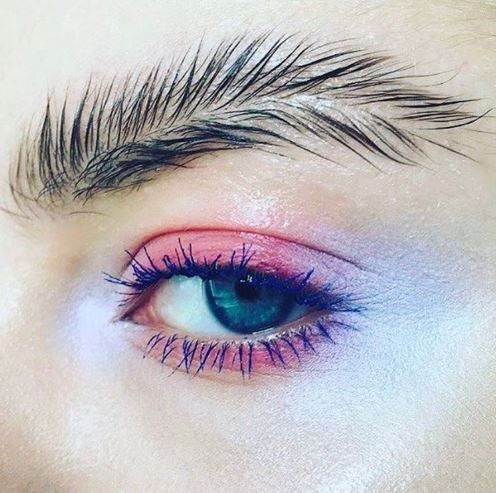 Cejas emplumadas, la tendencia con la que Rosalía deslumbró en los Latin Grammys 2 image 5 43