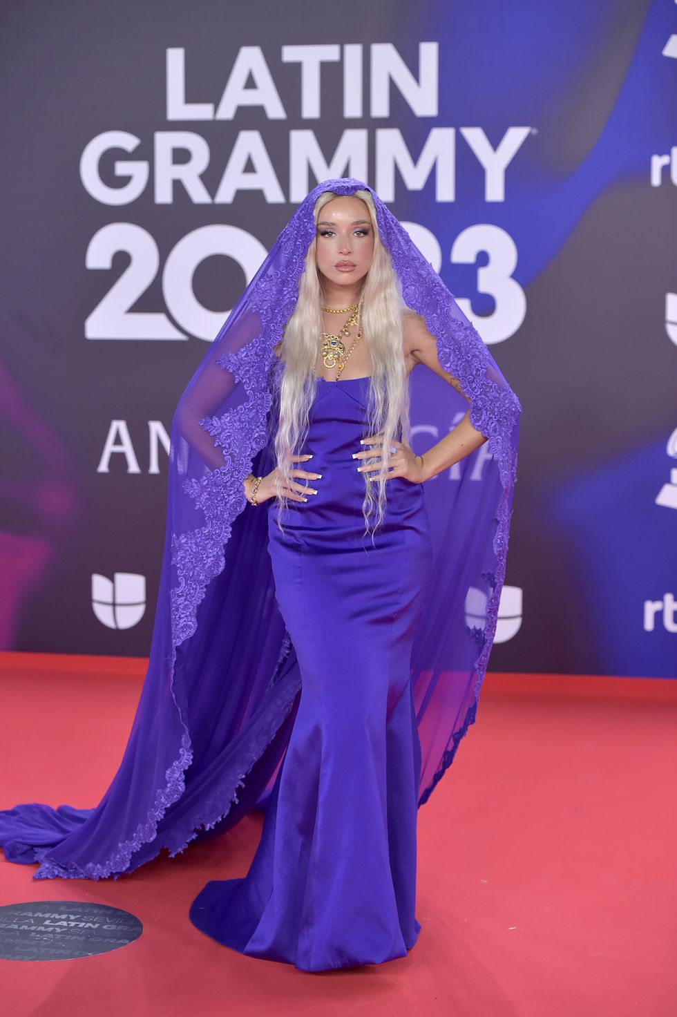 Tendencias y mucho estilo en la alfombra roja de los Latin Grammy 2023 6 lola c3 adndigo attends the 24th annual latin grammy awards at news photo 1700164284