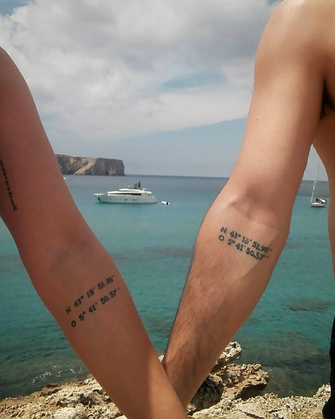 12 tatuajes de parejas originales y discretos que seguro querrás hacerte 3 00f81e4f5669786e78cee94f0ced8b68
