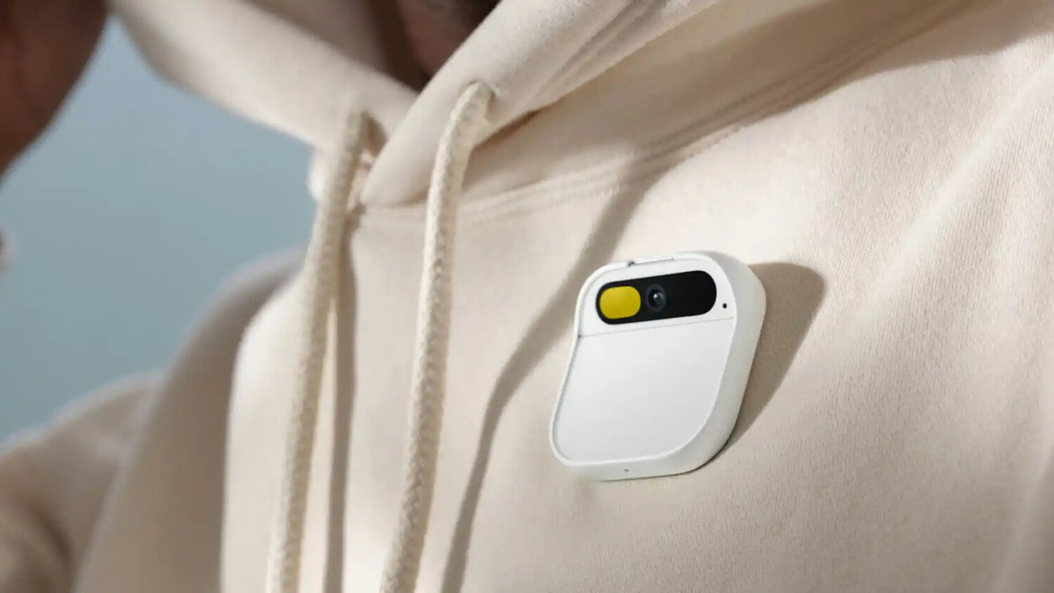 AI Pin, el dispositivo que quizá acabe con el uso de los teléfonos 3 image 1 6