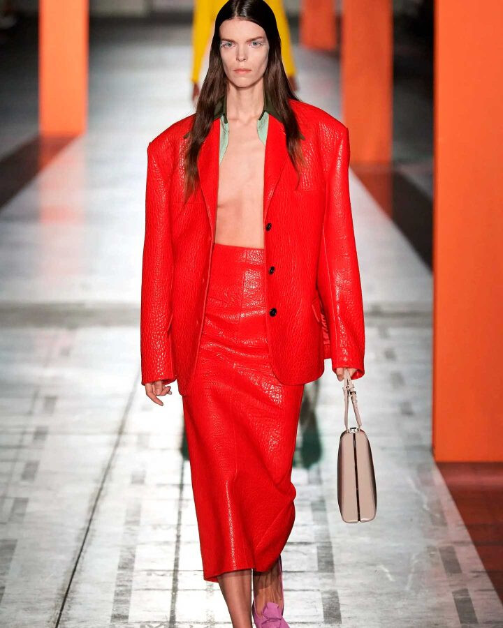 El rojo siendo el color tendencia de la temporada otoño-invierno 1 image 40 10