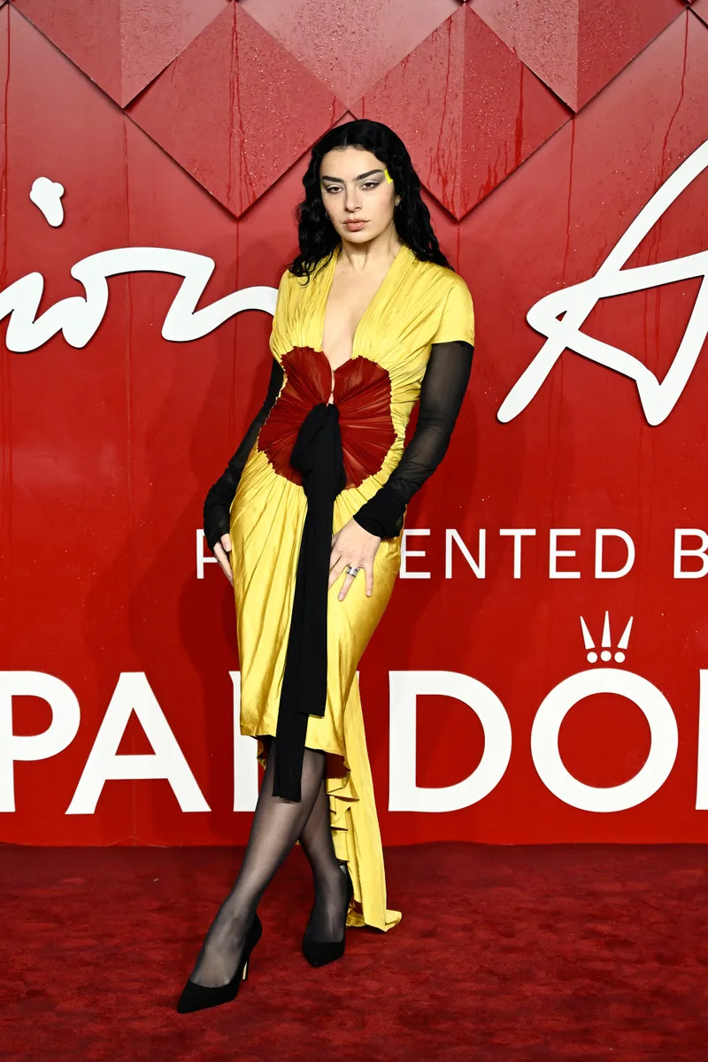 Tendencia y vanguardia en la alfombra roja de los Fashion Awards 2023 7 image 9