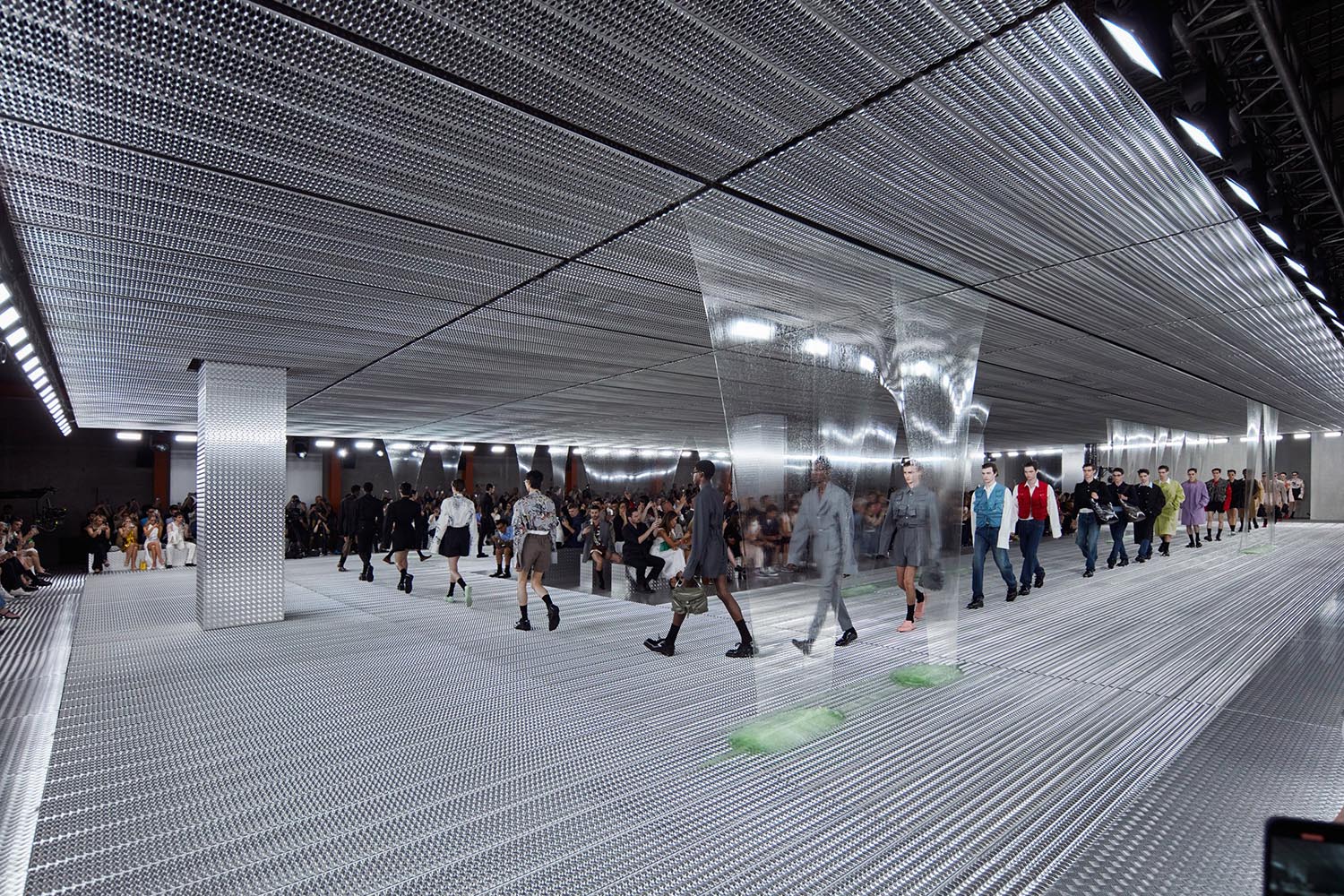 Los momentos más virales que nos deja el 2023 11 prada spring summer 2024 amo roomdiseno5