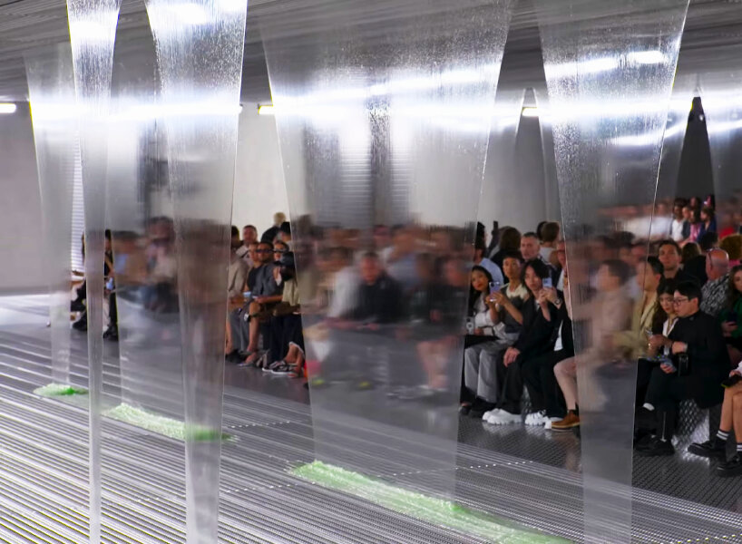 Los momentos más virales que nos deja el 2023 13 prada ss24 menswear fluid form designboom 00