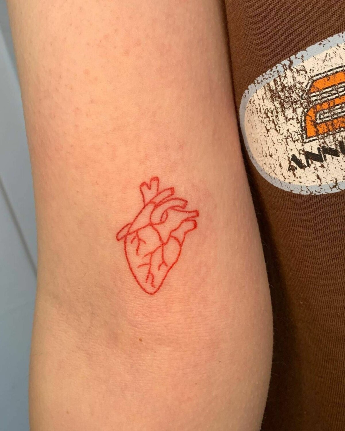12 tatuajes de parejas originales y discretos que seguro querrás hacerte 14 tatuaje corazon 1657539365