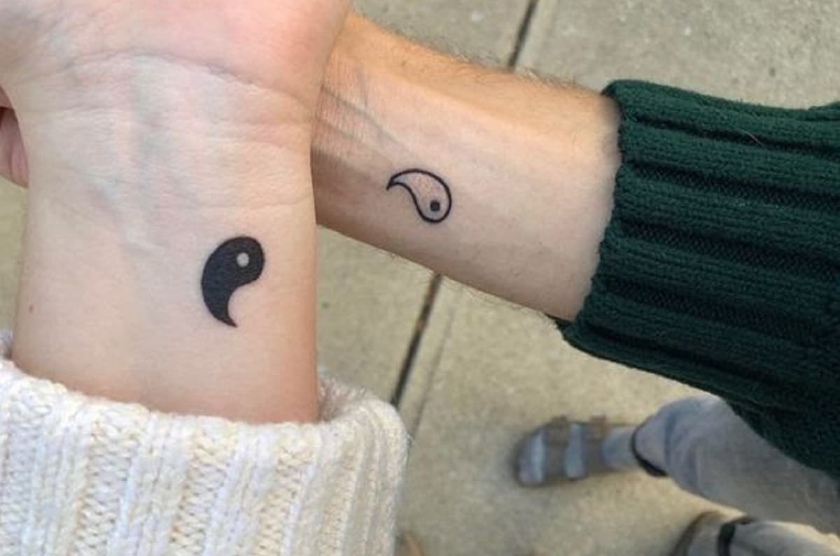 12 tatuajes de parejas originales y discretos que seguro querrás hacerte 5 tatuajes en pareja del yin yang