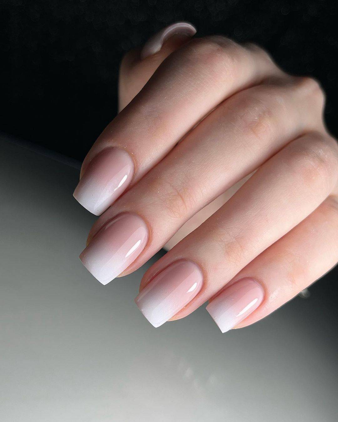 Tendencias de uñas 2024: formas, diseños y colores 18 unas baby