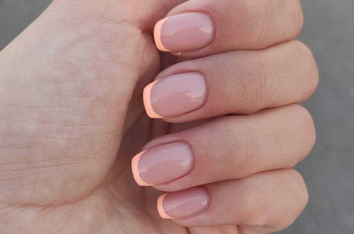 Manicura peach fuzz: diseños con el color del 2024 4 peach fuzz ideas de unas