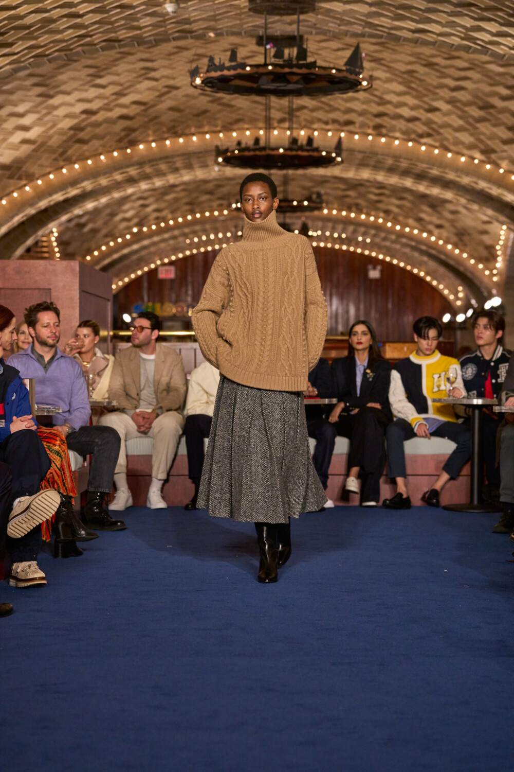 FW24 NYFW RUNWAYFULLLOOK P6 010