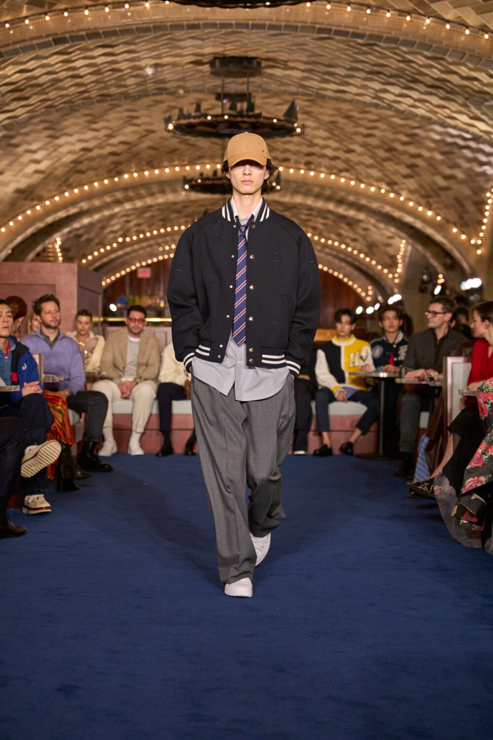 FW24 NYFW RUNWAYFULLLOOK P6 012