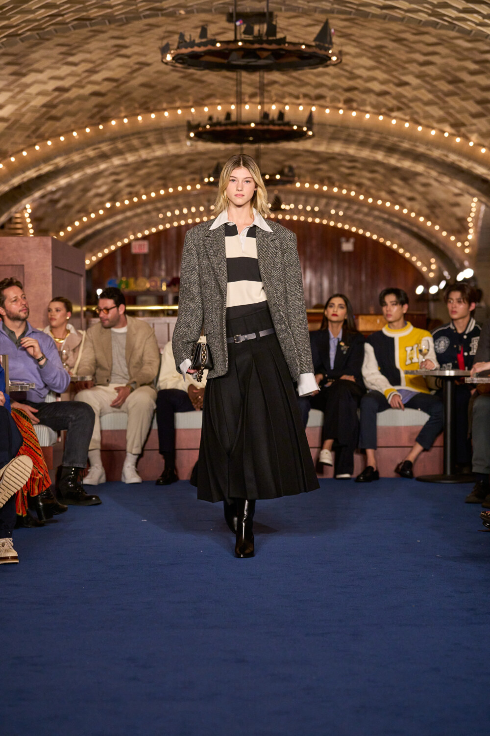 FW24 NYFW RUNWAYFULLLOOK P6 018
