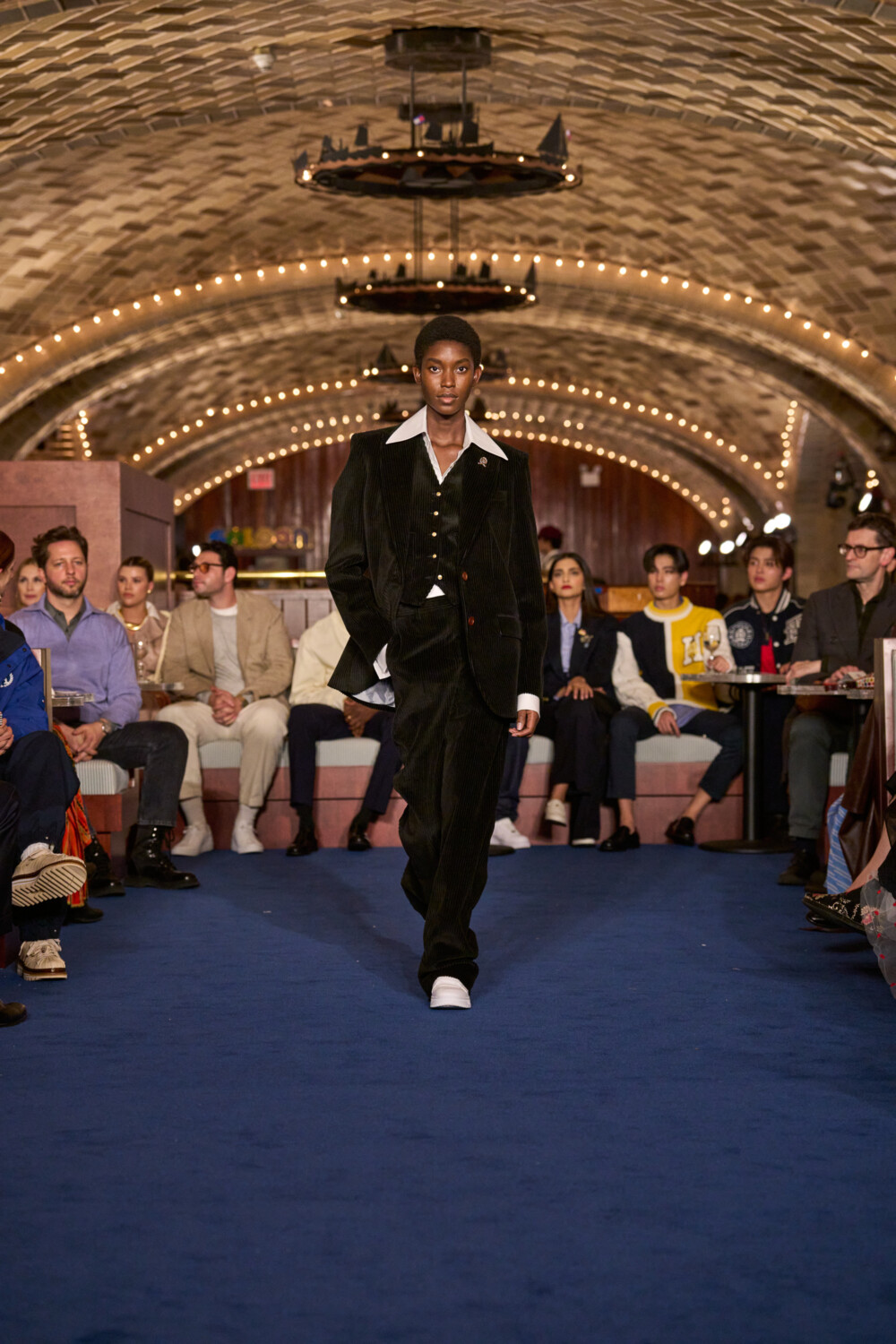 FW24 NYFW RUNWAYFULLLOOK P6 022