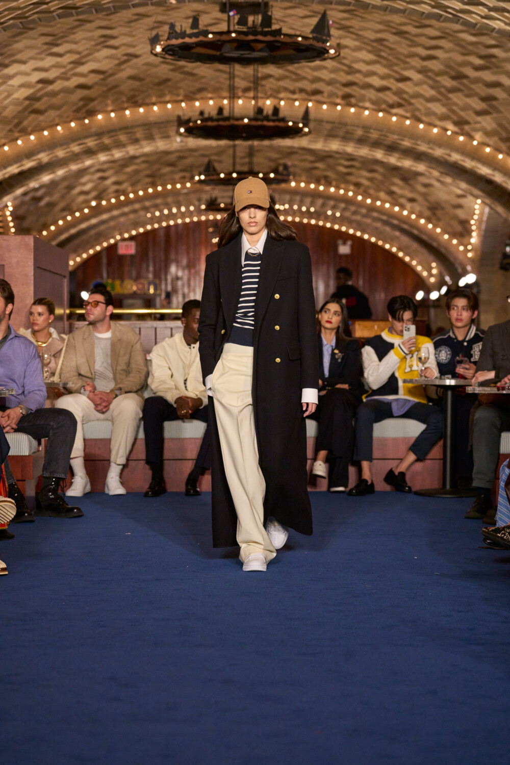 FW24 NYFW RUNWAYFULLLOOK P6 026
