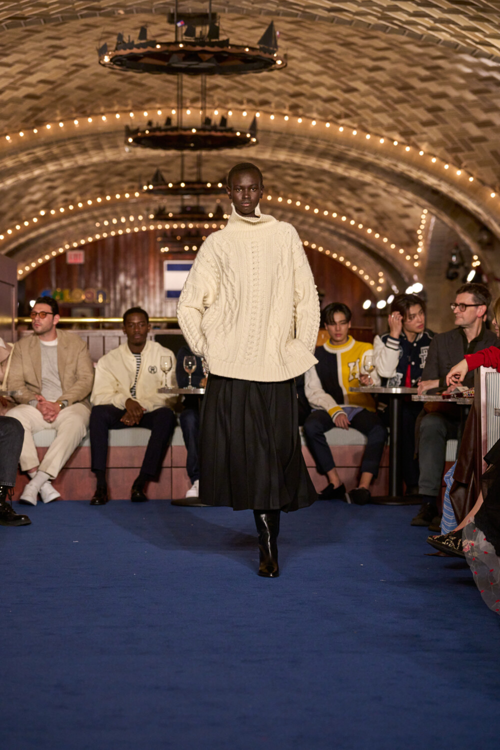 FW24 NYFW RUNWAYFULLLOOK P6 035
