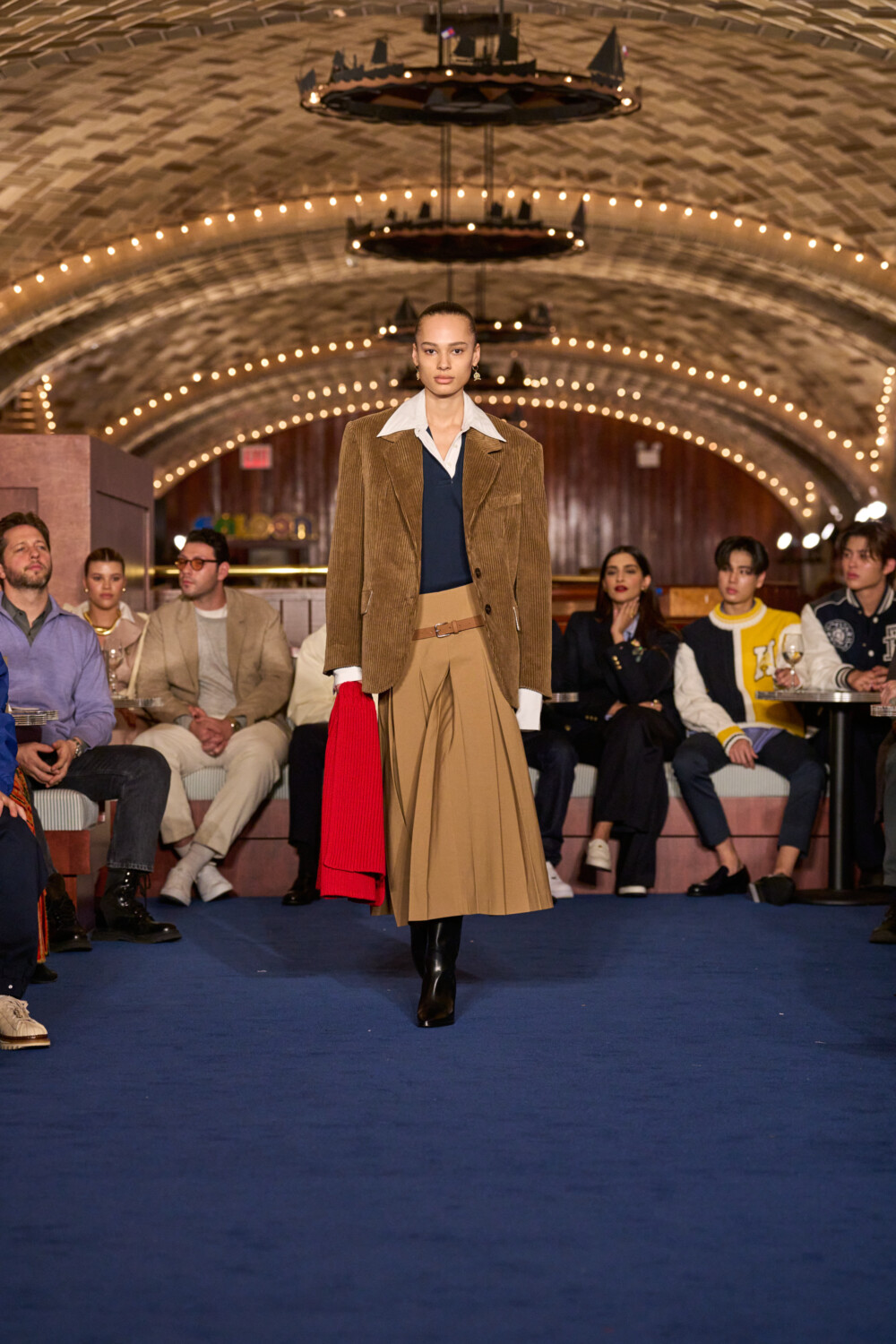 FW24 NYFW RUNWAYFULLLOOK P6 036