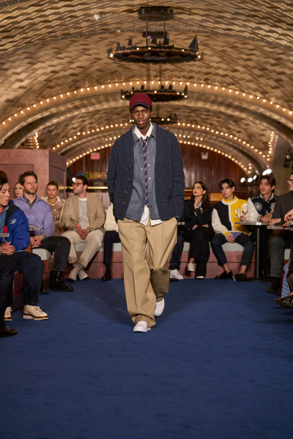 FW24 NYFW RUNWAYFULLLOOK P6 037