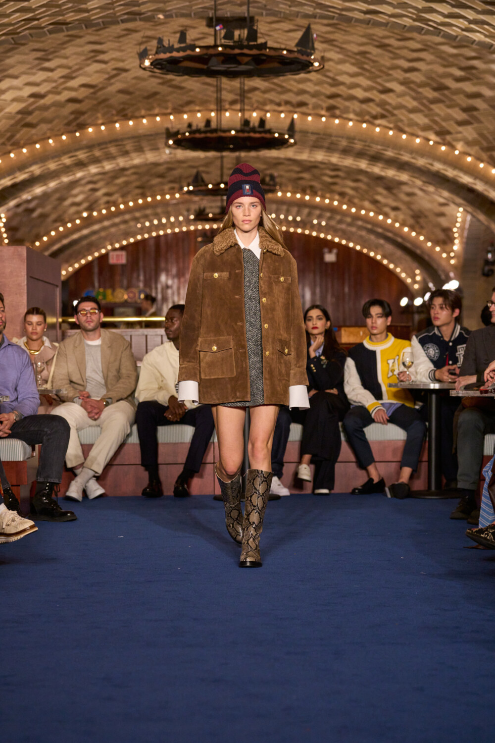 FW24 NYFW RUNWAYFULLLOOK P6 040