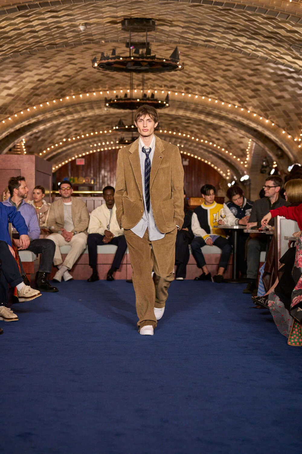 FW24 NYFW RUNWAYFULLLOOK P6 041