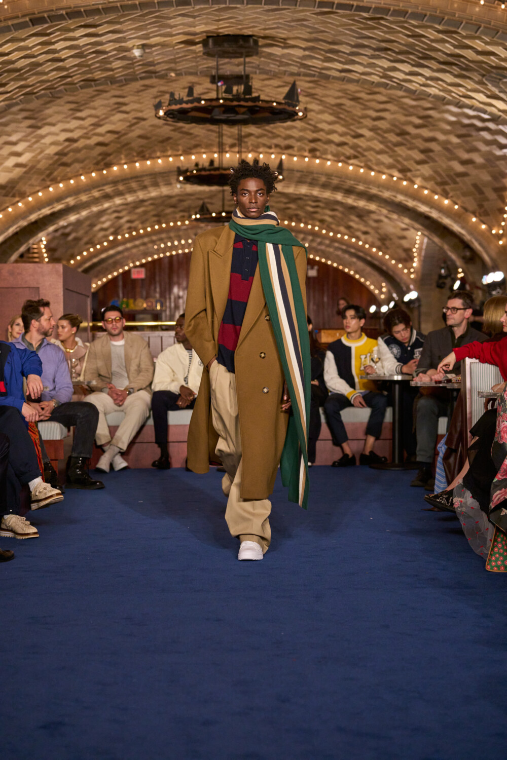 FW24 NYFW RUNWAYFULLLOOK P6 043