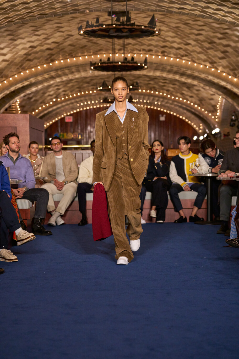 FW24 NYFW RUNWAYFULLLOOK P6 045
