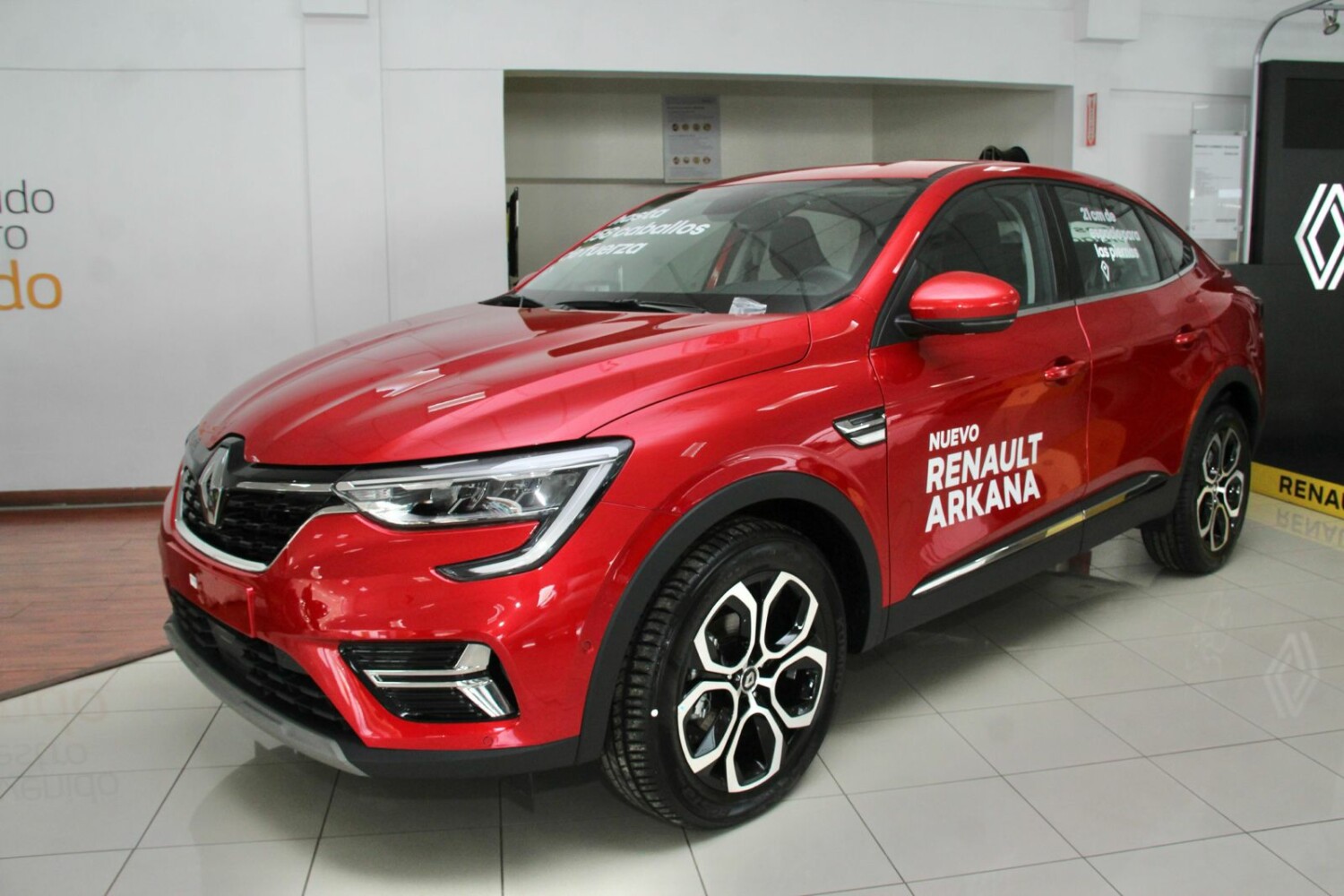 Nuevo Suv Coupe Arkana version rojo