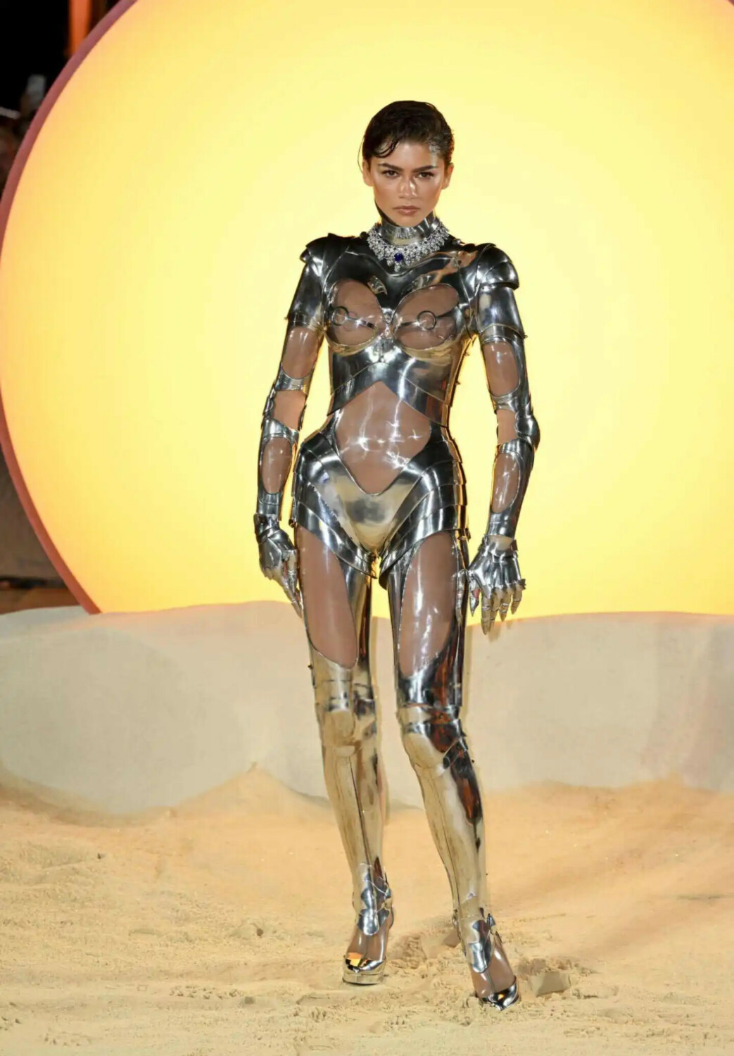 El Mugler de 1995 y otros looks de Zendaya para el tour de Dune 2 2 image 81