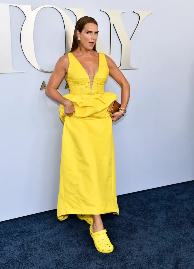 Glamour y color en la alfombra de los premios Tony 2024 1 image 7 1
