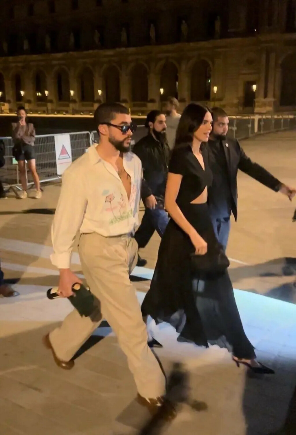 Con el Louvre como escenario, así fue la romántica cita de Kendall Jenner y Bad Bunny 6 image 8 5