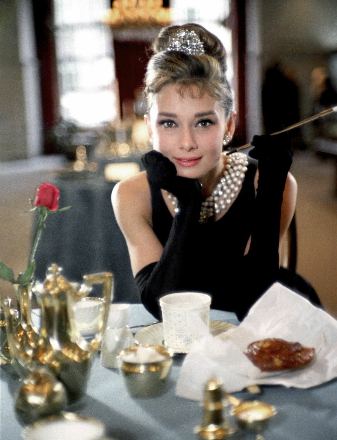 Las celebridades que encarnan el estilo Demure 3 audrey hepburn in breakfast at tiffanys 1633528960