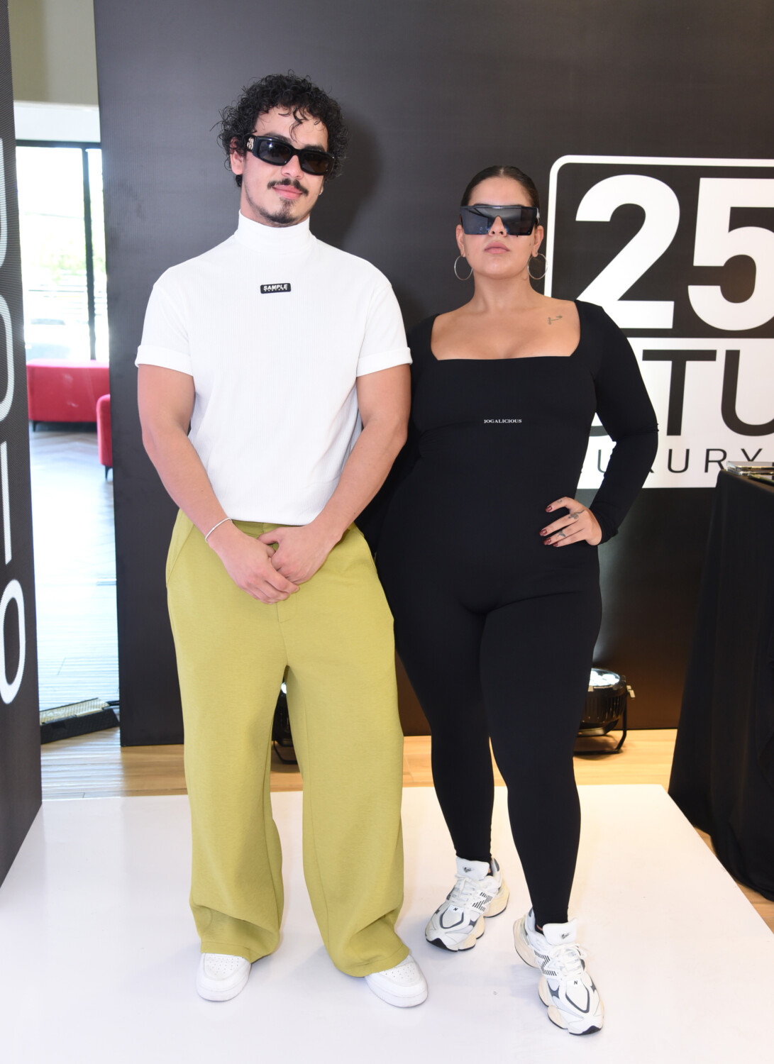Keyther Estévez inaugura Luxury Barber 2580 Studio 3 9313 Maykel Alvarez y Leidyn Bernardez