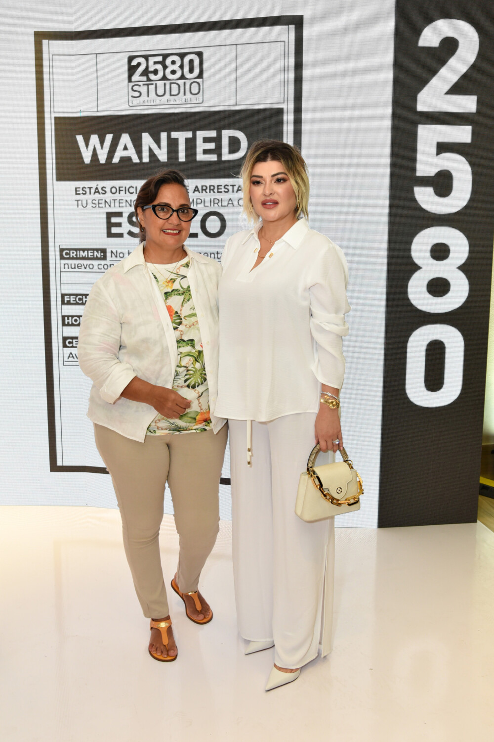 Keyther Estévez inaugura Luxury Barber 2580 Studio 5 9412 Anny Abate y Dra.Adilya Asanova Bacik