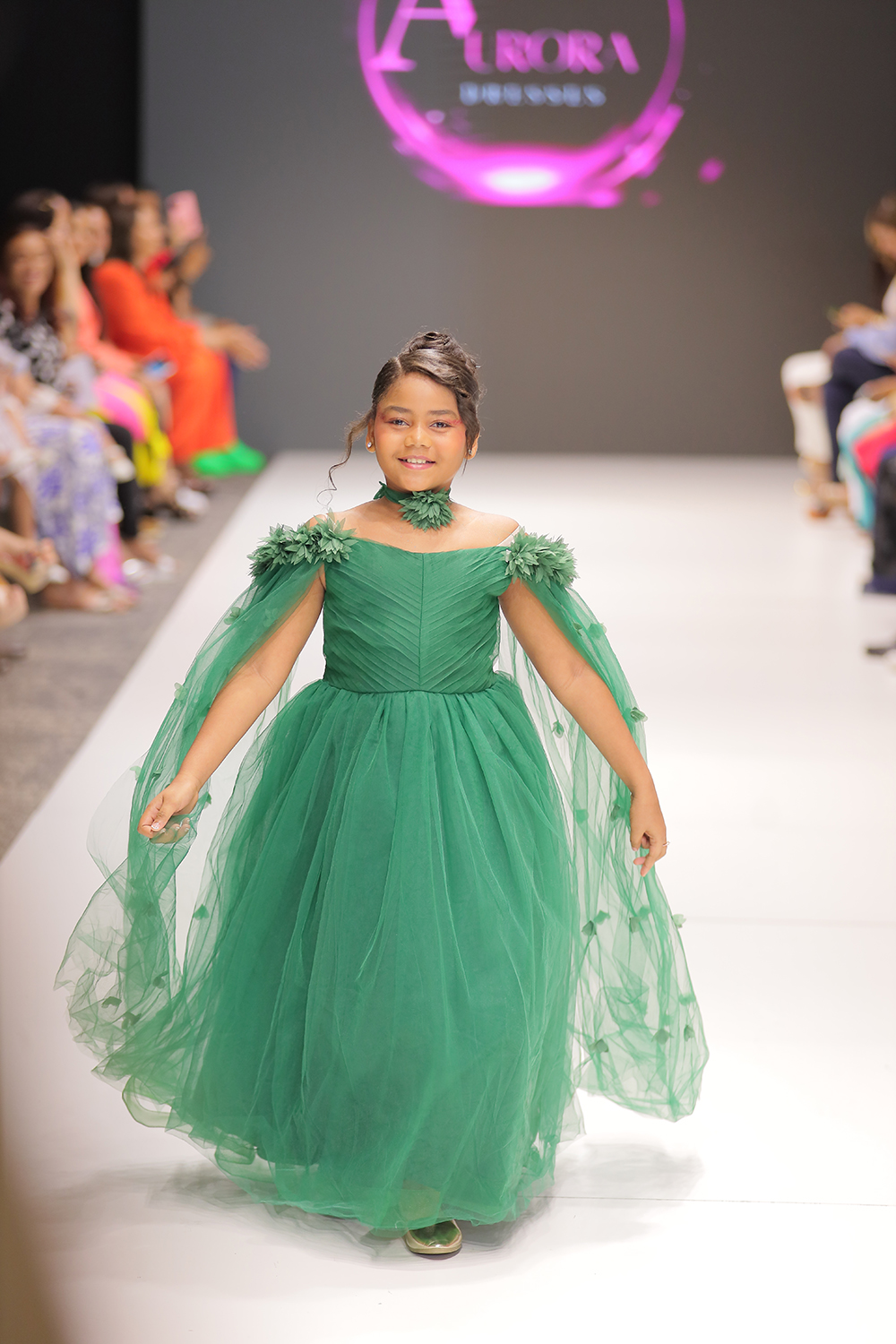 Aurora Dresses en RD Fashion Kids 2024 con la colección de Navidad: La Niña de Belén” 4 Aurora Dresses RDFKids 2024 3