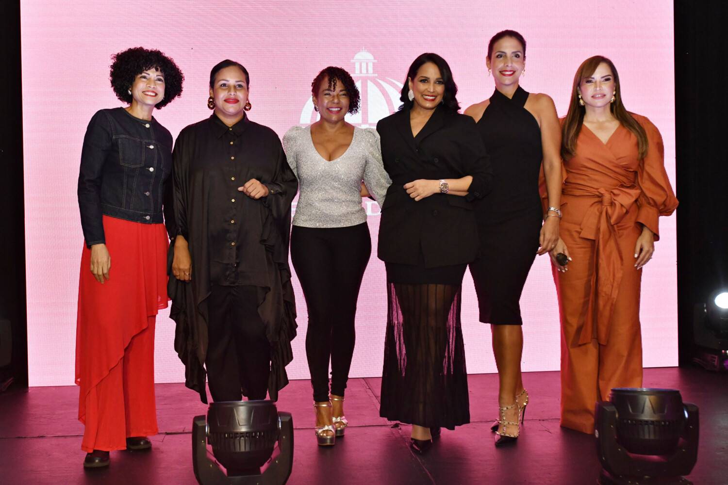 Celinés Toribio presenta la conferencia “La Nueva Yo” 2 JCP9032
