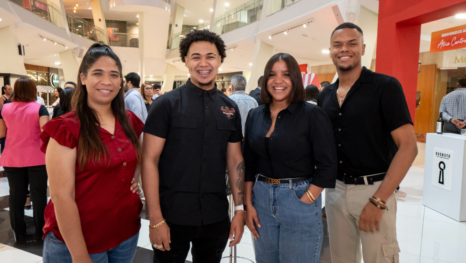 Acrópolis Business Mall Lanza la Campaña “Mesa para Todos” Celebrando su Diversidad Gastronómica 1 Krystal Taveras Jonas Reye Cristina Suarez y John Rodriguez