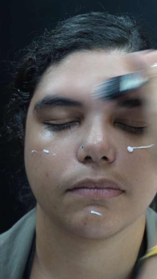 Transformaciones de Halloween: Maquillaje a dos caras paso a paso 4 WhatsApp Image 2024 10 30 at 2.47.20 PM