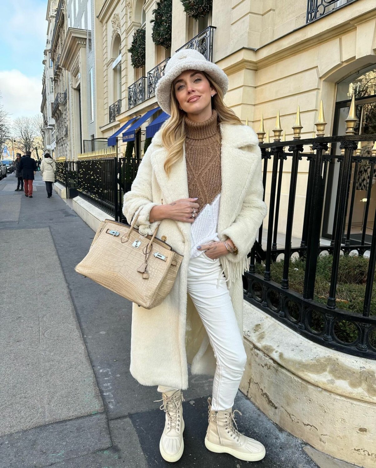 chiara ferragni outfit 12 16 2022 6