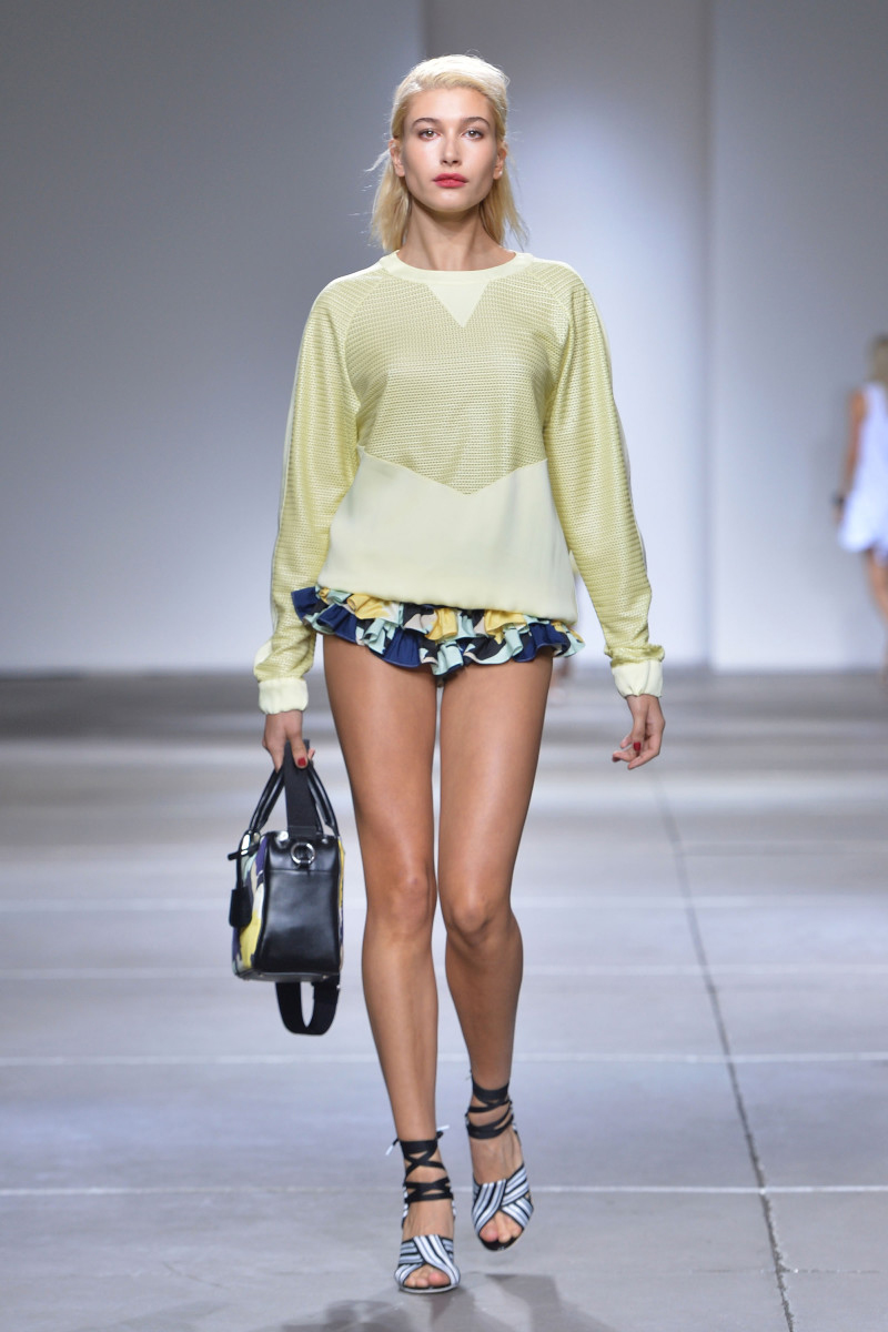 Detrás del glamour: Los secretos y curiosidades de Hailey Bieber 2 hailey baldwin topshop 1