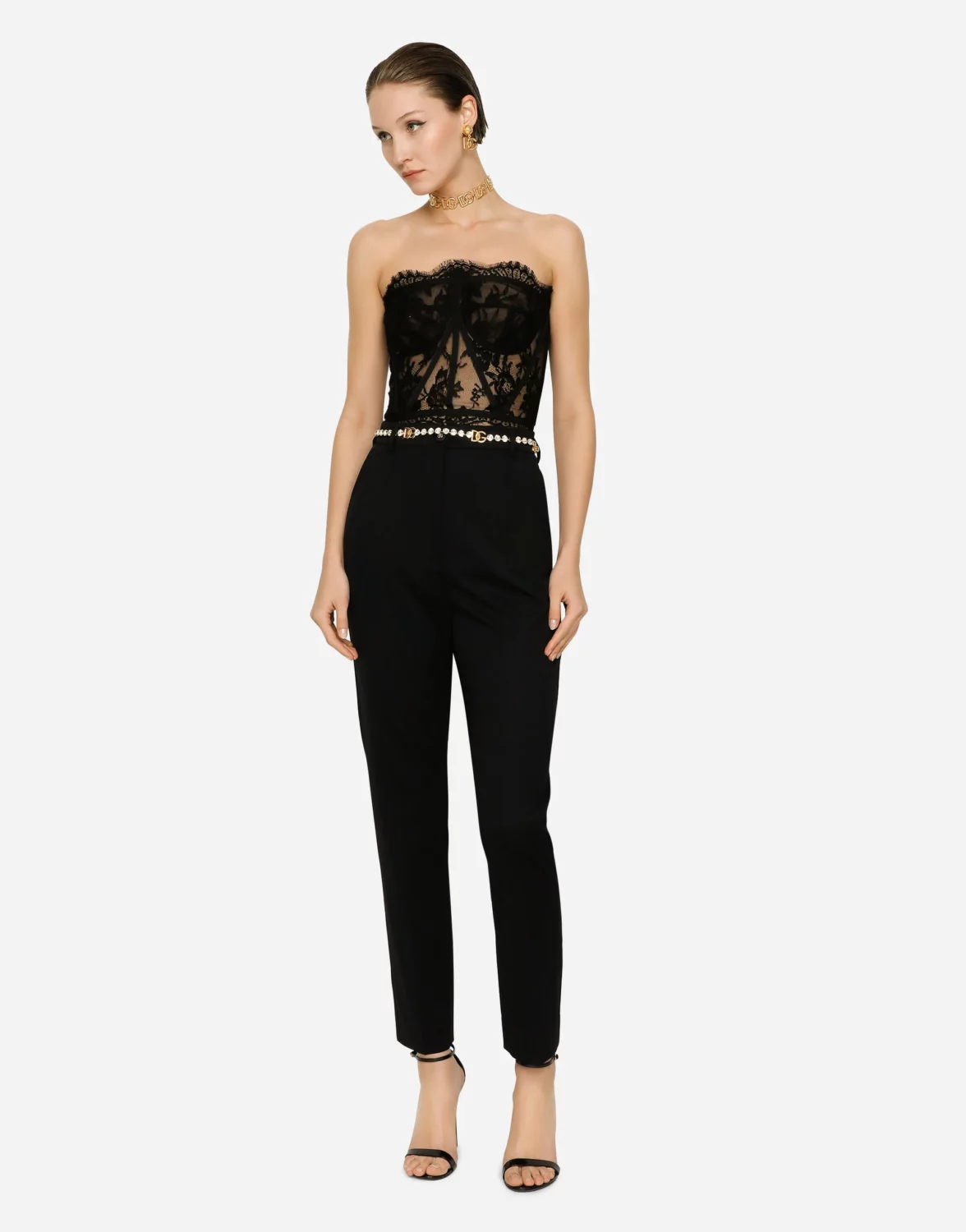 El encaje negro resurge para darle un toque romántico y sensual a tus looks este otoño 23 F72X4THLMQJ N0000 1