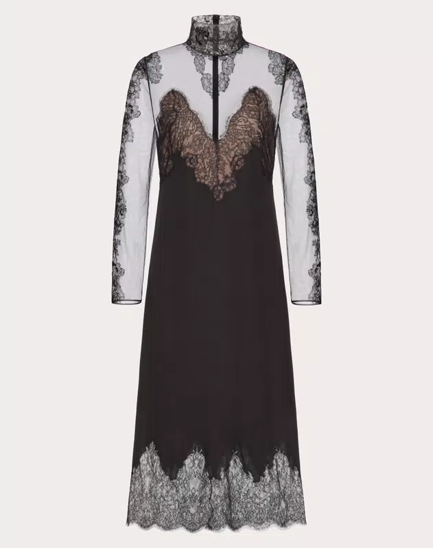 El encaje negro resurge para darle un toque romántico y sensual a tus looks este otoño 11 GEORGETTE MIDI DRESS 1 1