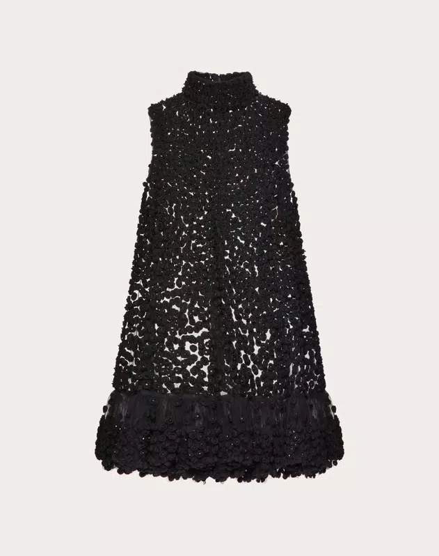 El encaje negro resurge para darle un toque romántico y sensual a tus looks este otoño 12 TULLE ILLUSIONE EMBROIDERED SHORT DRESS 2