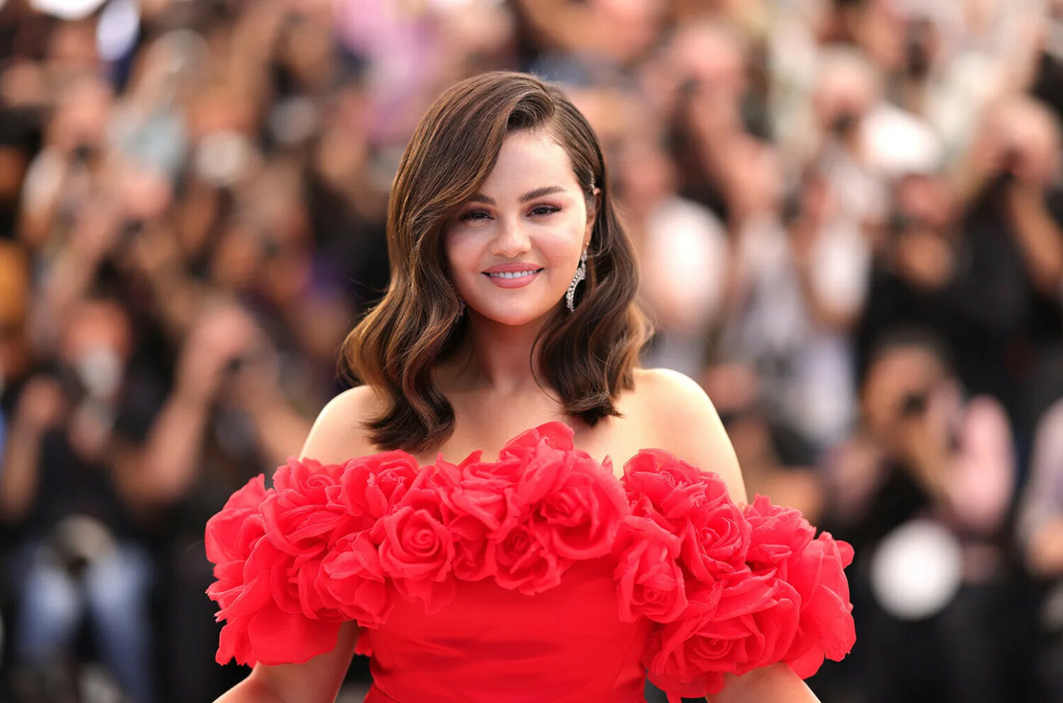 Selena Gómez un icono de la belleza y la naturalidad 1 image 1